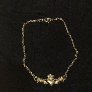 Vintage Avon claddagh ankle bracelet